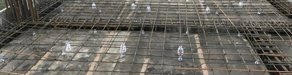 Top reinforcement supported on an RCC slab before concreting